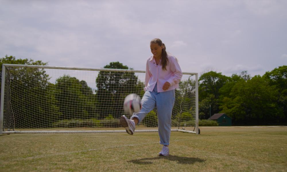 Fran Kirby play keepy uppies with football
