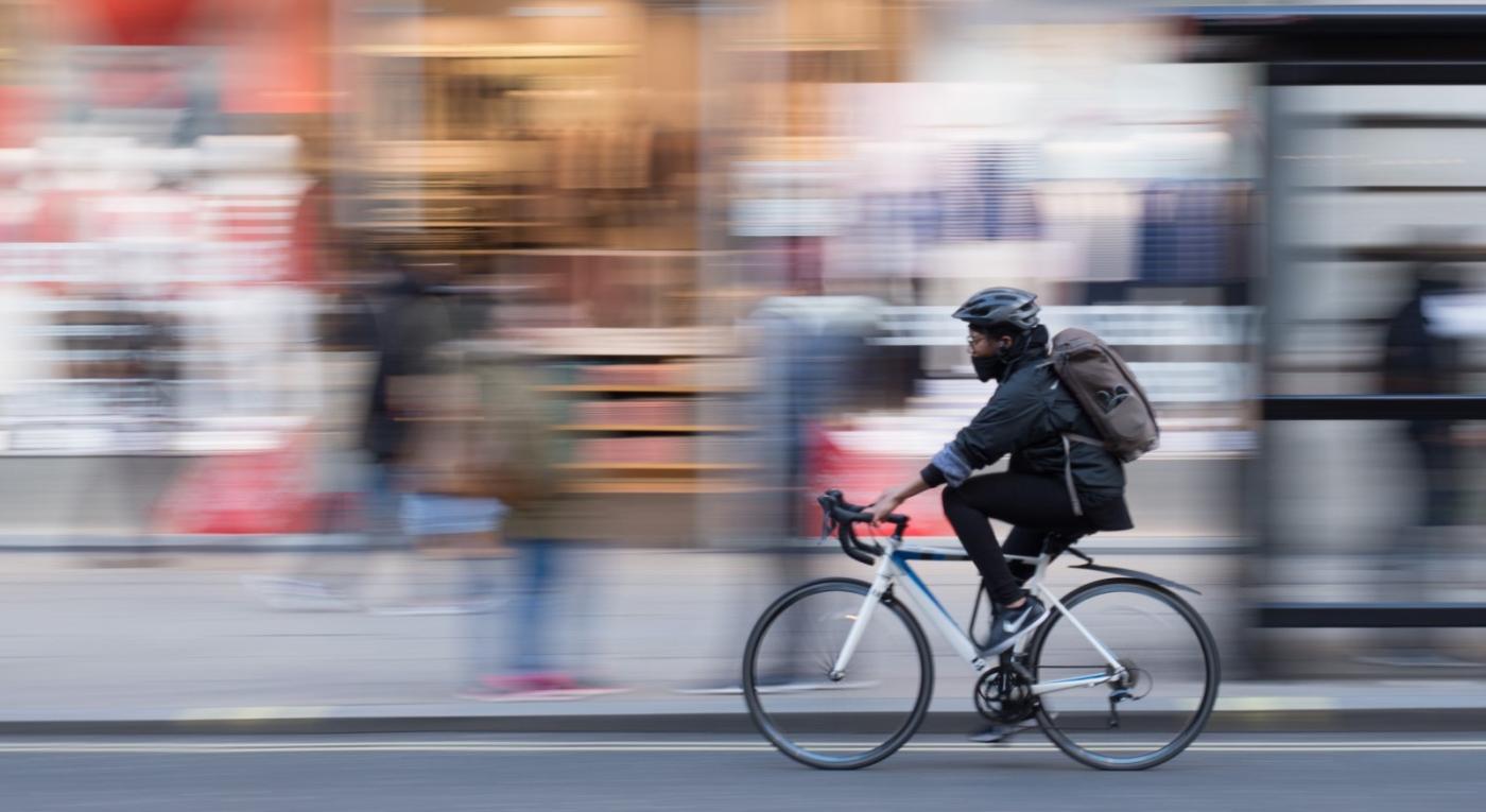 A cyclist in London | WWF