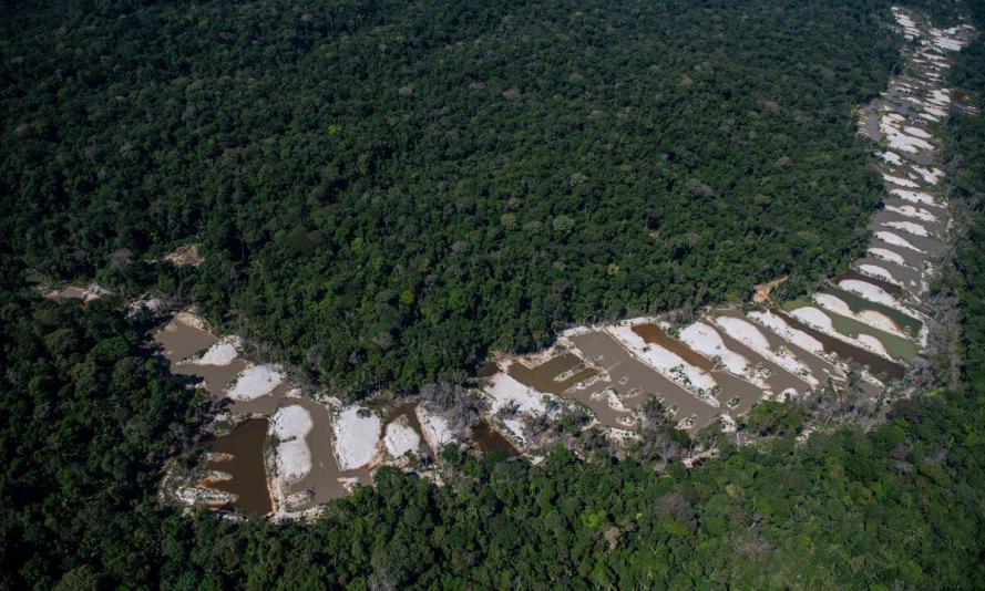 © Chris J Ratcliffe / WWF-UK.jpg - An aerial view of an illegal gold mine on July 15, 2022 in the Amazon, Brazil. 